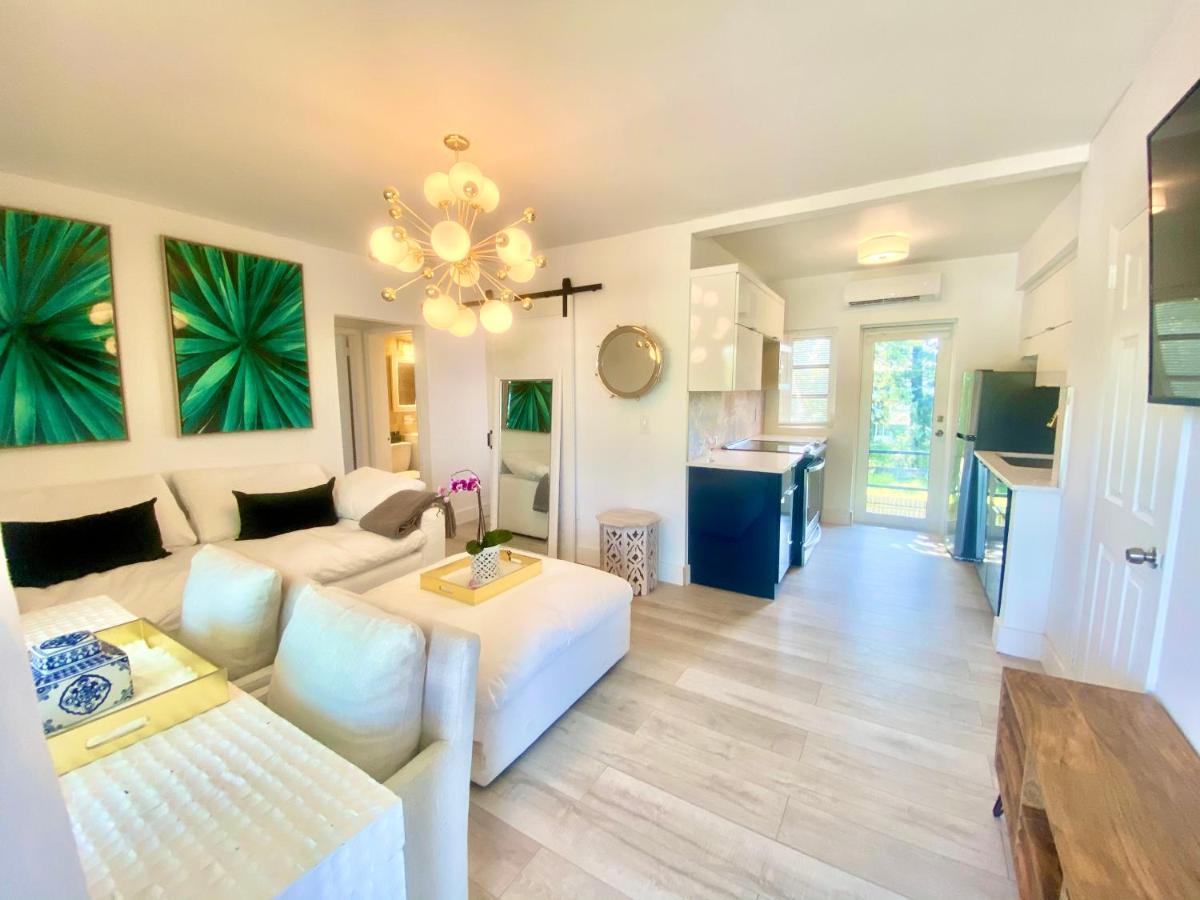 3 Seasons At The Carrington 3 Separate 2 Bedroom 1 Bathroom Apartments And A 3 Bedroom 2 Bathroom Villa Miami Eksteriør billede