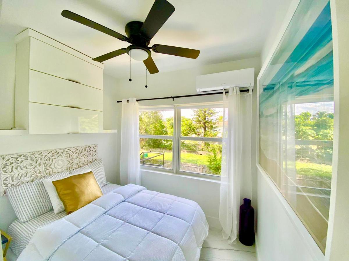 3 Seasons At The Carrington 3 Separate 2 Bedroom 1 Bathroom Apartments And A 3 Bedroom 2 Bathroom Villa Miami Eksteriør billede