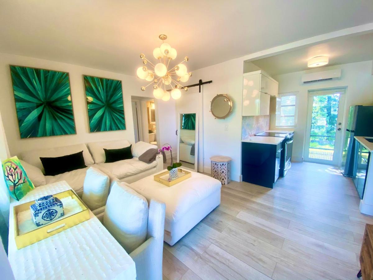 3 Seasons At The Carrington 3 Separate 2 Bedroom 1 Bathroom Apartments And A 3 Bedroom 2 Bathroom Villa Miami Eksteriør billede