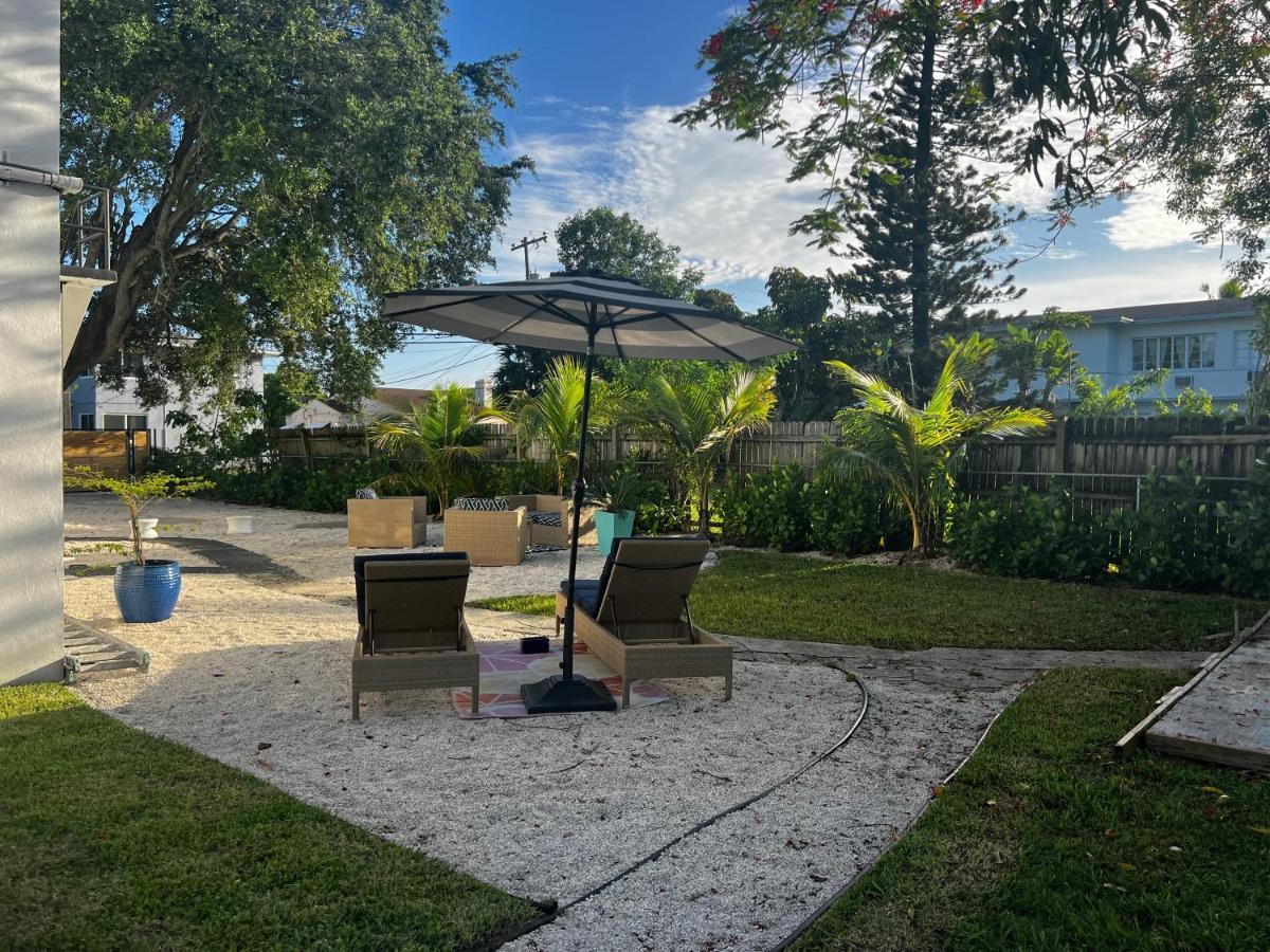 3 Seasons At The Carrington 3 Separate 2 Bedroom 1 Bathroom Apartments And A 3 Bedroom 2 Bathroom Villa Miami Eksteriør billede