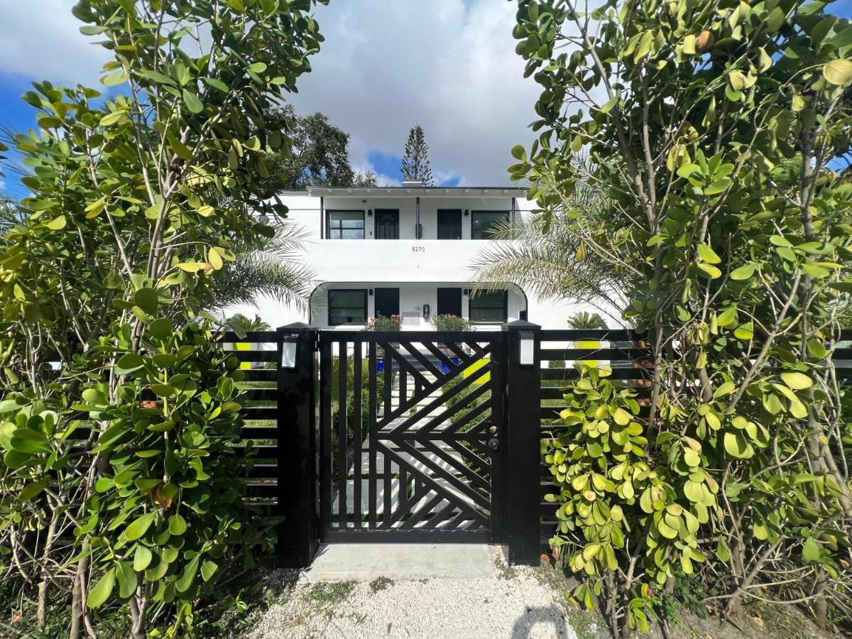 3 Seasons At The Carrington 3 Separate 2 Bedroom 1 Bathroom Apartments And A 3 Bedroom 2 Bathroom Villa Miami Eksteriør billede