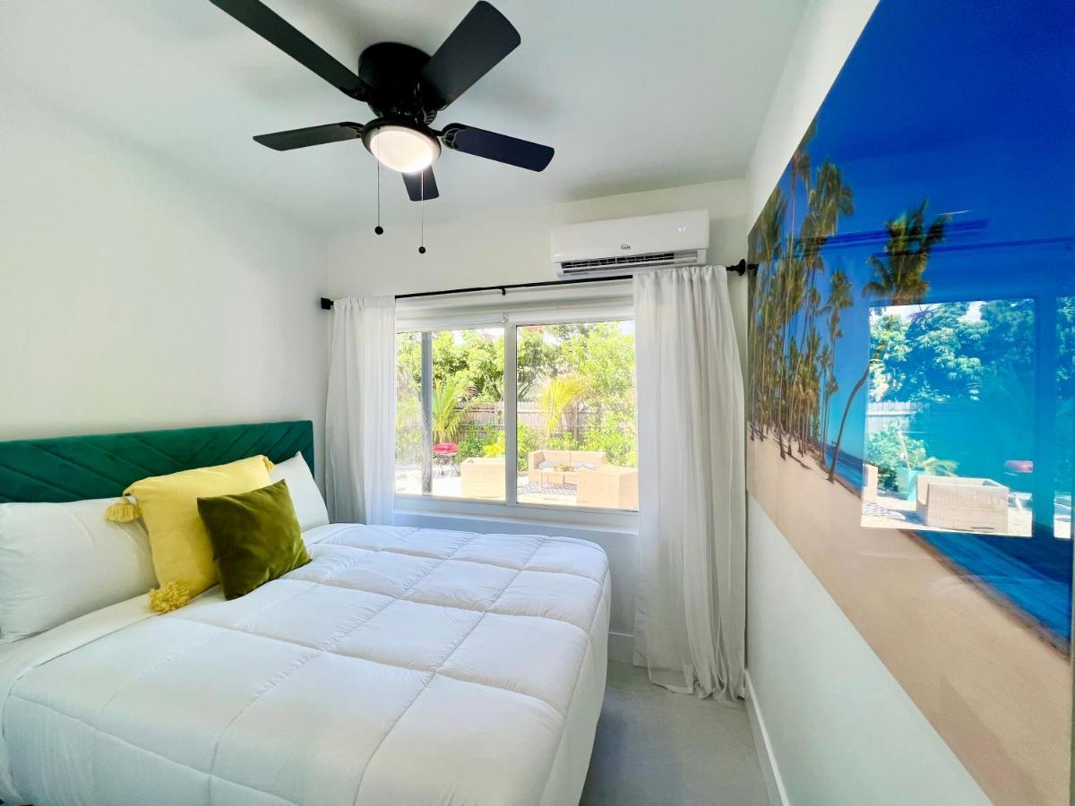 3 Seasons At The Carrington 3 Separate 2 Bedroom 1 Bathroom Apartments And A 3 Bedroom 2 Bathroom Villa Miami Eksteriør billede