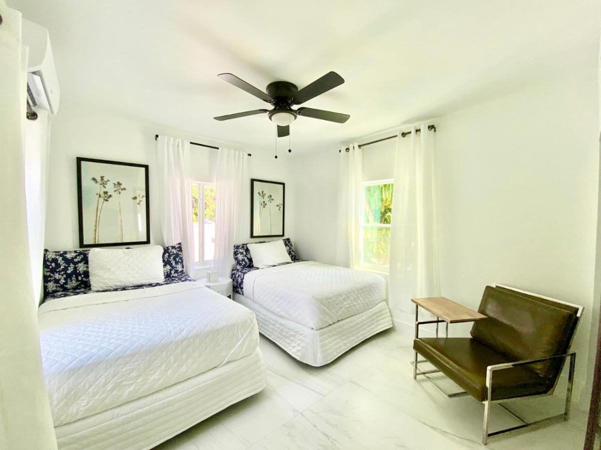 3 Seasons At The Carrington 3 Separate 2 Bedroom 1 Bathroom Apartments And A 3 Bedroom 2 Bathroom Villa Miami Eksteriør billede
