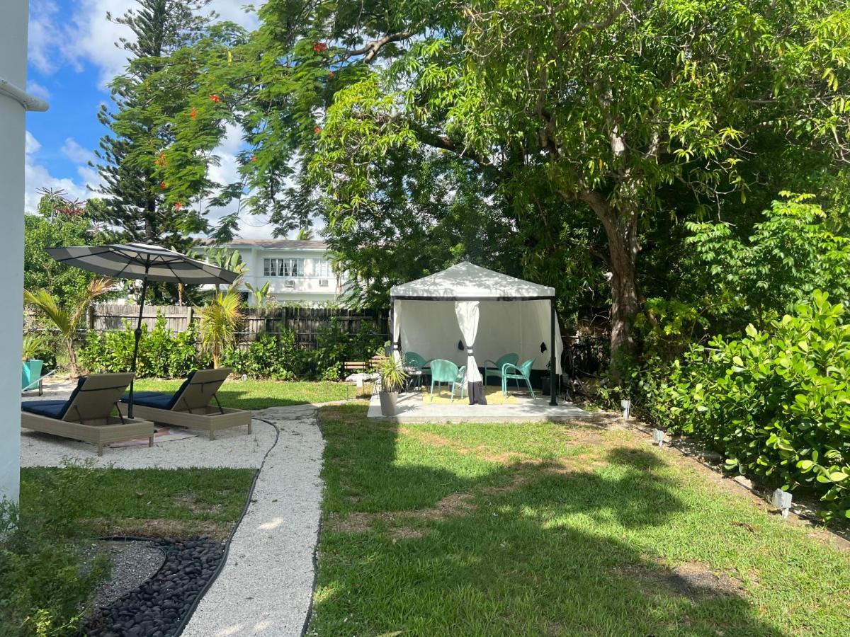 3 Seasons At The Carrington 3 Separate 2 Bedroom 1 Bathroom Apartments And A 3 Bedroom 2 Bathroom Villa Miami Eksteriør billede