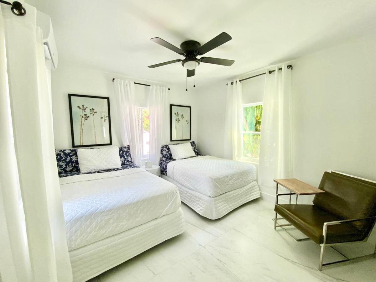 3 Seasons At The Carrington 3 Separate 2 Bedroom 1 Bathroom Apartments And A 3 Bedroom 2 Bathroom Villa Miami Eksteriør billede