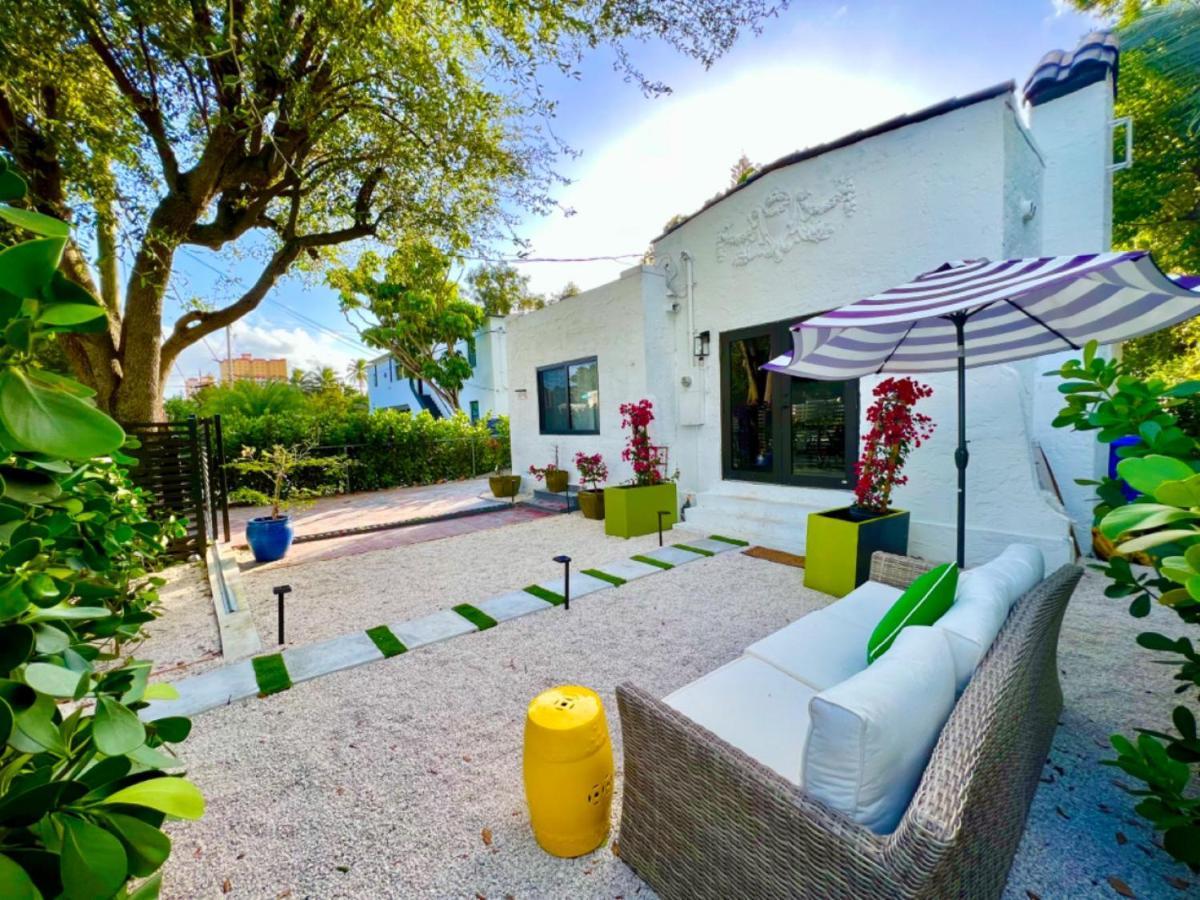 3 Seasons At The Carrington 3 Separate 2 Bedroom 1 Bathroom Apartments And A 3 Bedroom 2 Bathroom Villa Miami Eksteriør billede
