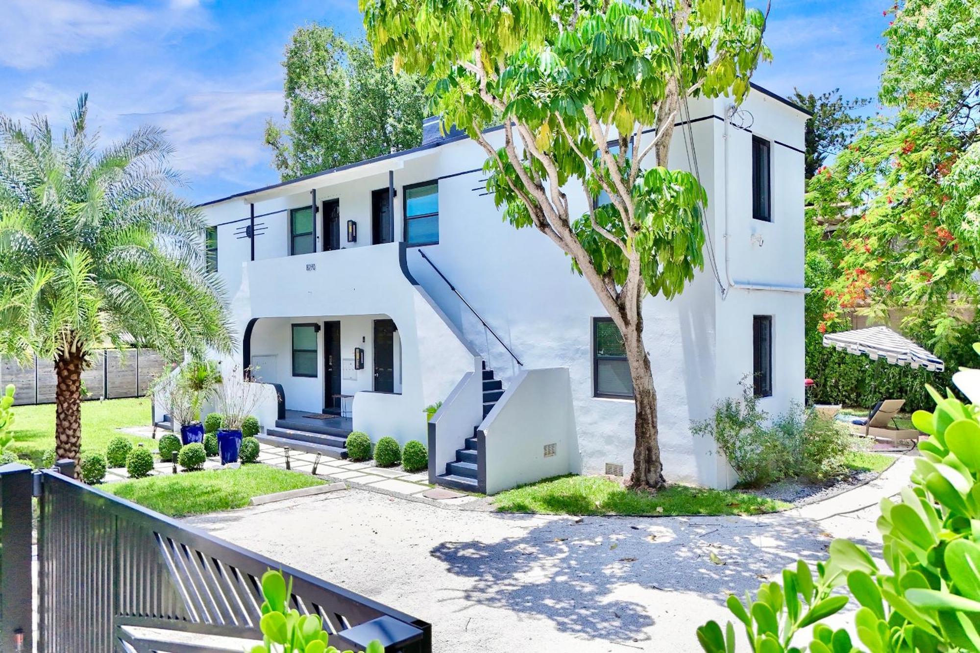 3 Seasons At The Carrington 3 Separate 2 Bedroom 1 Bathroom Apartments And A 3 Bedroom 2 Bathroom Villa Miami Eksteriør billede