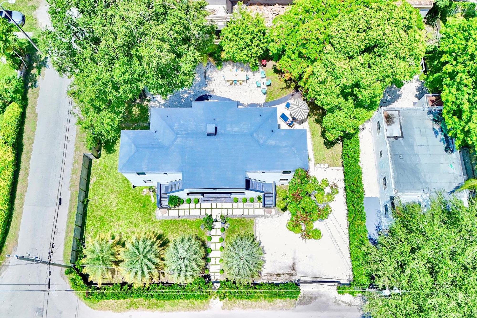 3 Seasons At The Carrington 3 Separate 2 Bedroom 1 Bathroom Apartments And A 3 Bedroom 2 Bathroom Villa Miami Eksteriør billede